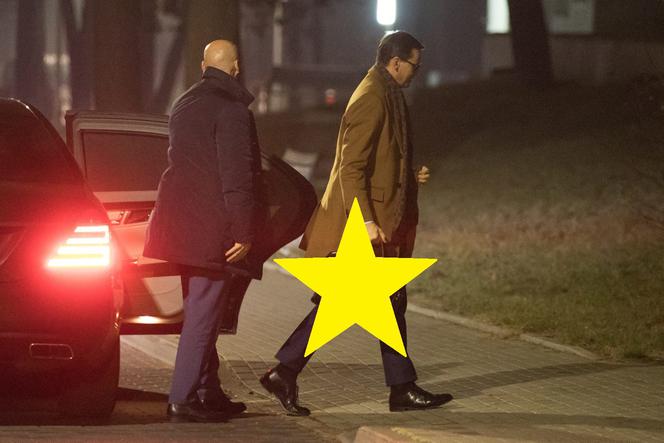 Morawiecki przyjechał do Kaczyńskiego limuzyną. Do szpitala wniósł tajemniczy neseser