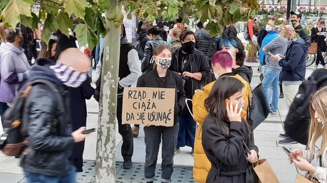 Strajk kobiet. Blokada Bydgoszczy: To jest wojna! Protestujący zbiorą się pod siedzibą PiS