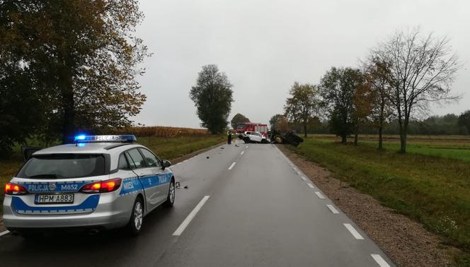 Tragiczny wypadek w Podlaskiem. Osobówka zderzyła się z ciągnikiem rolniczym