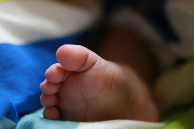 Rodzice omal zatłukli malutką Zuzię na śmierć! Medycy w szoku, była jednym wielkim siniakiem
