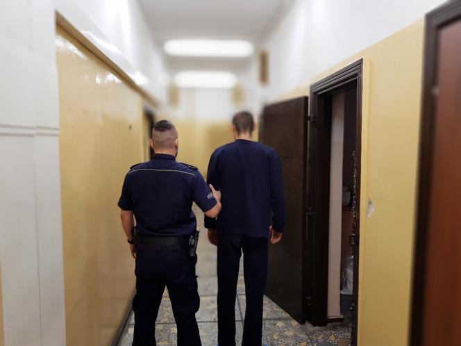 Złotów: Krew lała się z głowy 41-latka. Został pobity przez przypadek?!