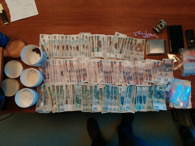 Policjanci przeszukali mieszkanie mężczyzny