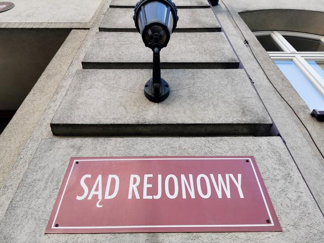 sąd ostrów