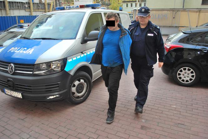 Groził nożem sprzedawcy, kilkakrotnie zaatakował policjantów: Teraz może dostać 15 lat!