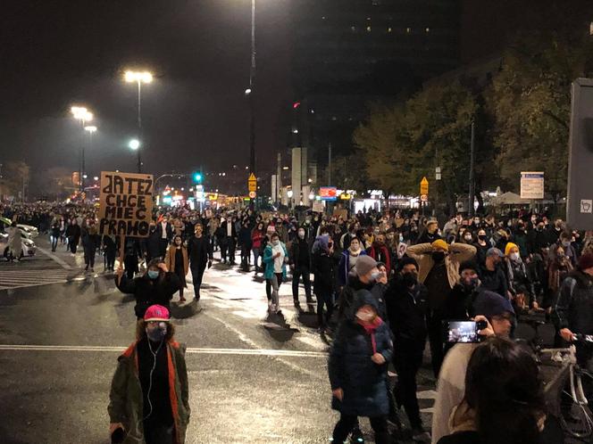 Cała Warszawa protestuje. Tysiące ludzi na ulicach stolicy