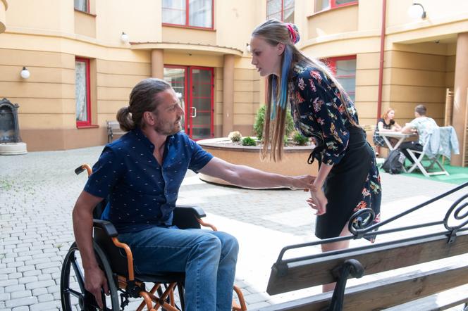 Na Wspólnej odc. 3143. Daria (Patrycja Topajew), Adam (Marcin Rogacewicz)