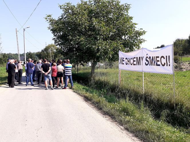 Mieszkańcy ulicy Zakładników nie chcą sortowni śmieci i protestują