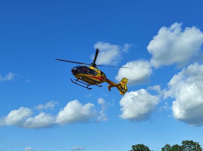 Zderzenie motocykla z osobówką w Mogilnie. Na miejscu helikopter LPR!