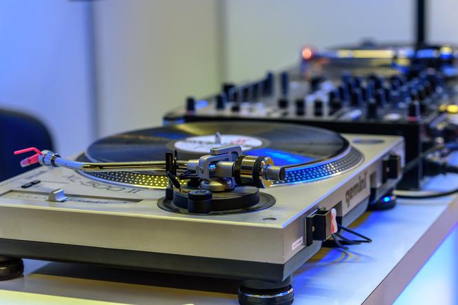 DJ-ka