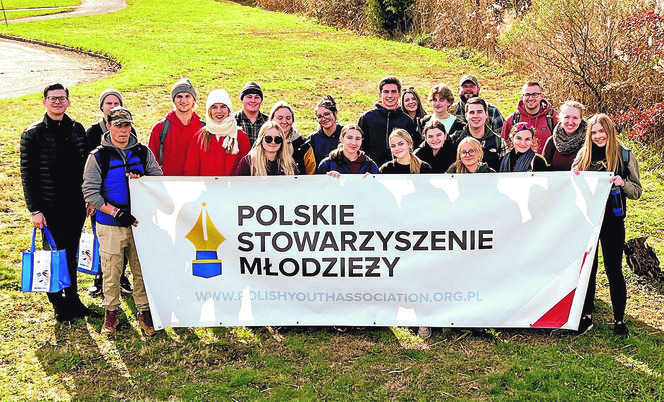 Młodzież wraca na tradycyjny bal
