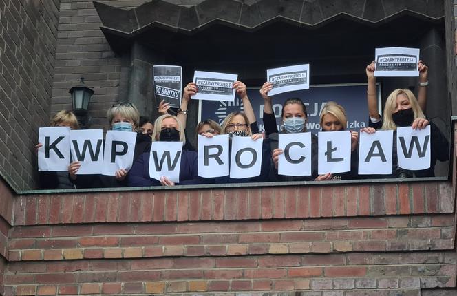 Czarny protest cywilnych pracowników policji