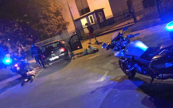 Radom. Spychał inne auta do rowu i wjechał w pieszych! Spotkał go ten sam los co kierowcę z Chicago