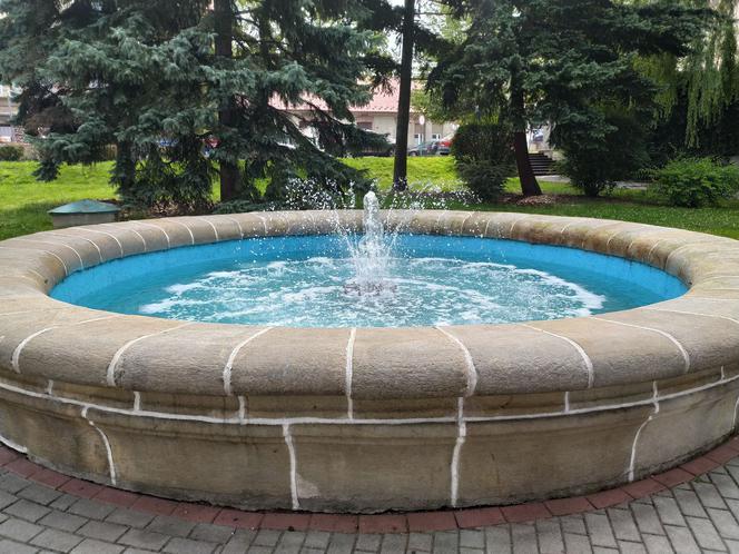 W upalne dni lepiej nie korzystać z ochłody w miejskich fontannach
