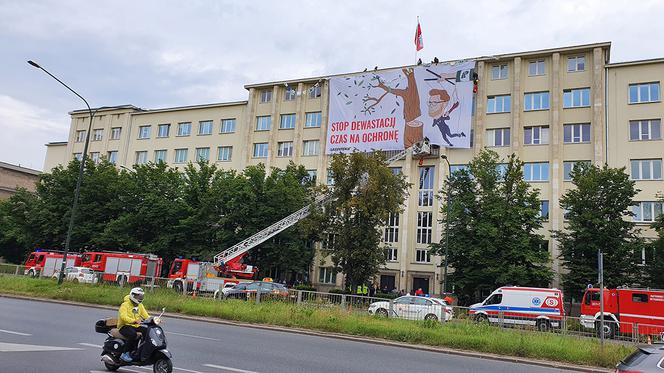 Aktywiści weszli na dach Ministerstwa