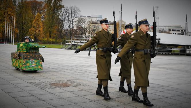 Mężczyzna ze Śląska przebrany za czołg