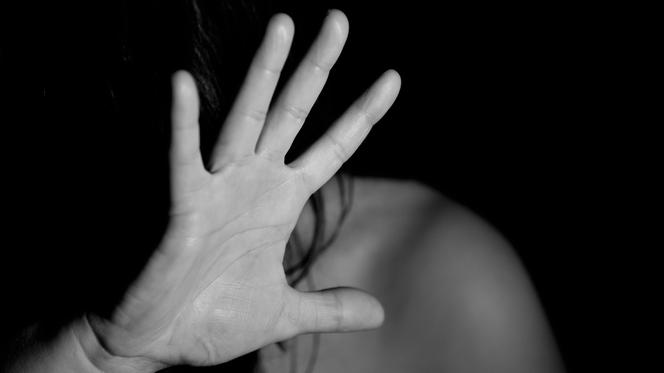 Miesiącami GWAŁCIŁ 14-latkę?! Miał wywozić ją do lasu i do hotelu. PRZERAŻAJĄCE!