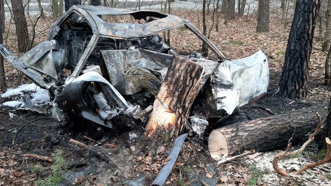 Potworny wypadek w Otwocku. Auto doszczętnie spłonęło