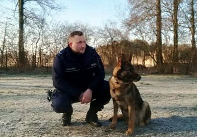 Koszalin. Ten policjant to prawdziwy bohater. Bez wahania rzucił się na pomoc!