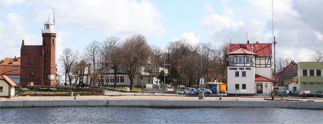 Żeglarze przepytują Ustkę, ustka, latarnia, kapitanat