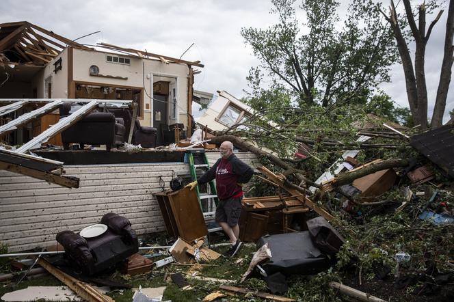 Tornado zmiotło przedmieścia Chicago! Potworne zniszczenia