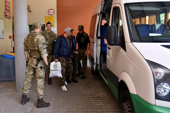 Pościg straży granicznej w Bieszczadach! Zatrzymali 10 nielegalnych imigrantów i Polaka