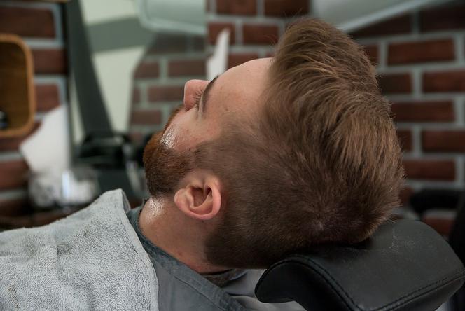 Terminy do fryzjera w Krakowie. Jak długo trzeba czekać na wizytę w salonie?