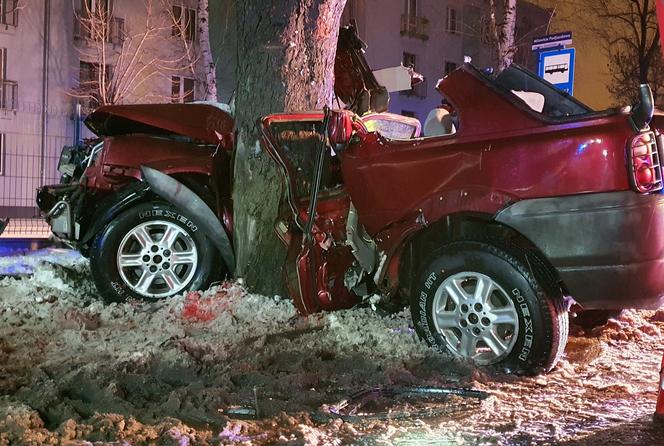 Tragiczny wypadek w Sosnowcu. Zginął młody mężczyzna, a pasażerka w ciężkim stanie trafiła do szpitala