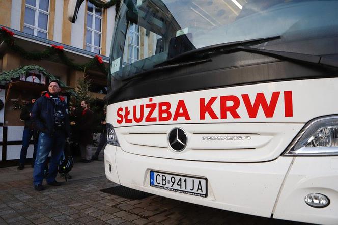Przed Urzędem Marszałkowskim zebrali ponad 120 litrów krwi. Czekają na więcej!