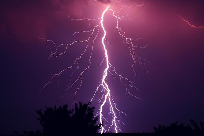 Alert IMGW dla Podkarpacia. Deszcz i burze! Szykuje się pogodowa masakra