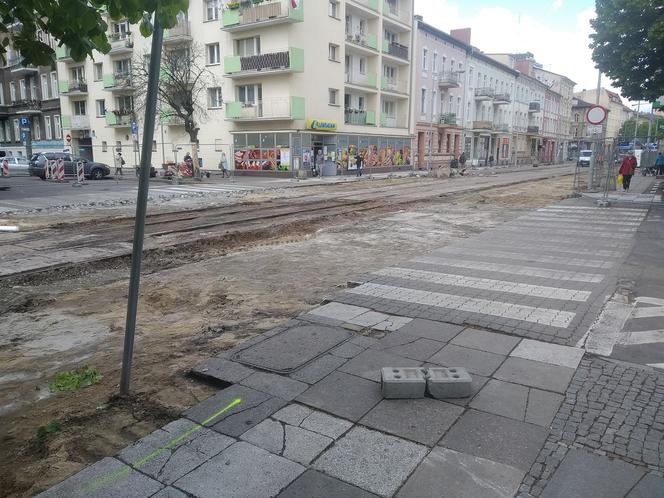 Prace przy Chrobrego trwają od kilkunastu dni.