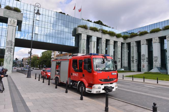 Gigantyczna akcja służb w Warszawie. Ewakuacje w kilkudziesięciu miejscach. Znamy powód