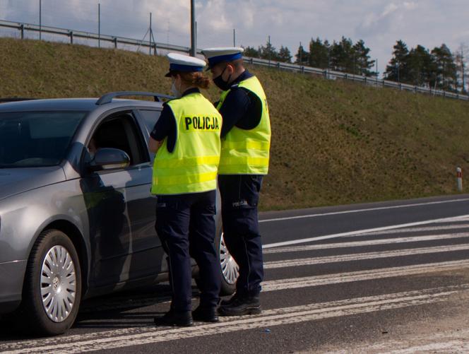 Policja zapowiada WZMOŻONE KONTROLE podczas majówki. Na drogach pojawią się żołnierze