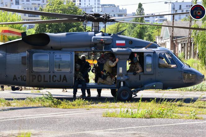 Black Hawk lądował w zajezdni na Woli