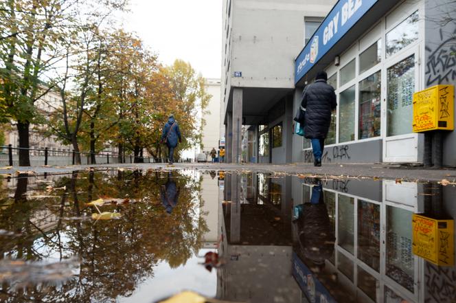 Bulwar nad trasą Łazienkowską