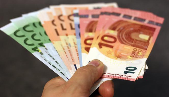Senior stracił 68 tys. złotych, oszustwo na fałszywego urzędnika