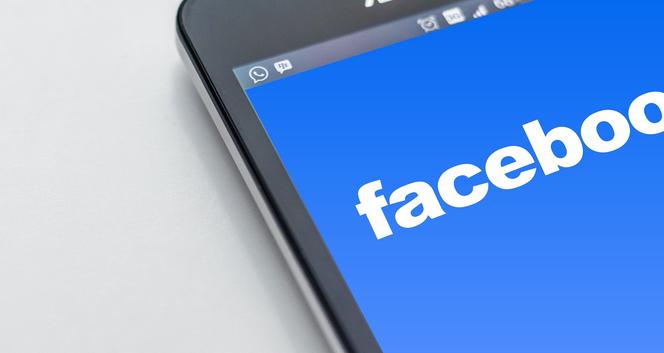 Masz konto na Facebooku? Uważaj! Oszuści znaleźli nowy sposób. Po żadnym pozorem nie klikaj w te linki