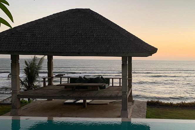 Paradise Hotel