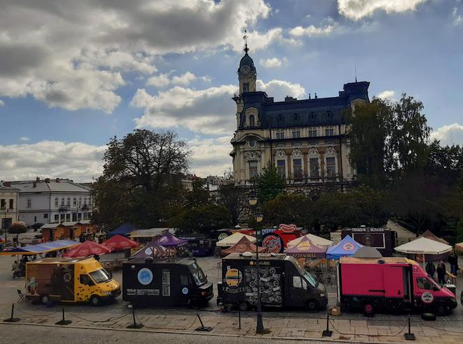 W Nowym Sączu trwa zlot food trucków