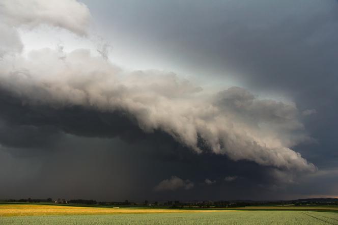 Pogodowe piekło! Nadciągają przerażające nawałnice. Alert RCB