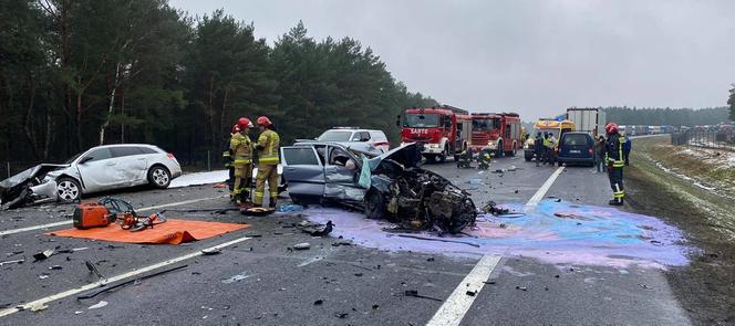 Tragedia na obwodnicy Torunia. Zderzyło się 5 samochodów, jedna osoba nie żyje