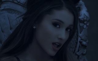 Ariana Grande w teledysku do Love Me Harder