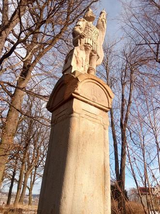 W Kątach ZNIKNĘŁA figura św. Floriana. W sąsiedniej gminie był identyczny przypadek