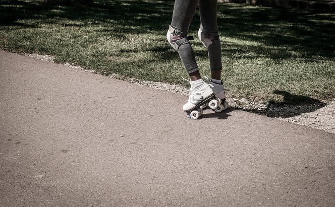 16-letnia rolkarka wpadła pod samochód