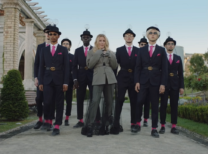 Ellie Goulding fragment teledysku Close To Me