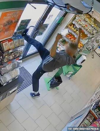 W Końskich jak na Dzikim Zachodzie! Uzbrojony w nóż groził pracownicom sklepu!
