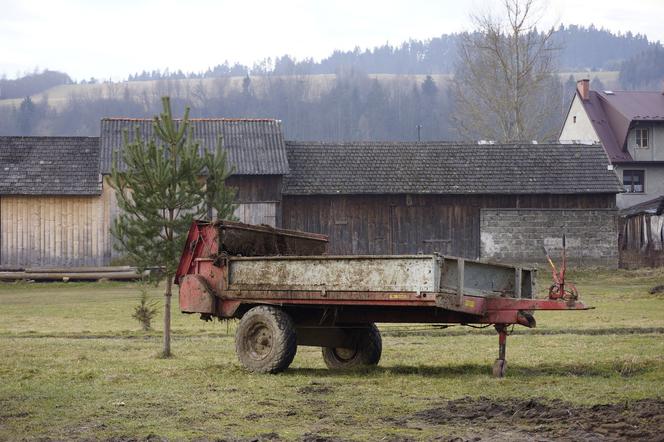 Rozrzutnik zgniótł 46-latka. Mężczyzna nie żyje. Koszmar na Lubelszczyźnie