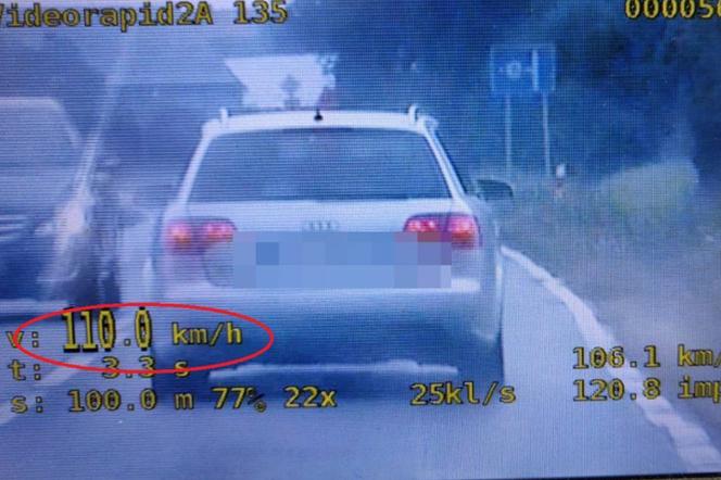 Kierowca Audi pędził w terenie zabudowanym