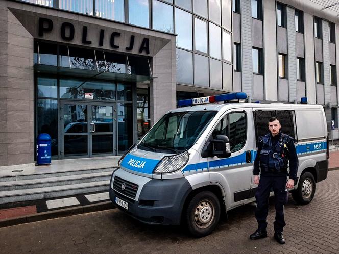 Policjanci z Grajewa uratowali mieszkańców płonącej kamienicy