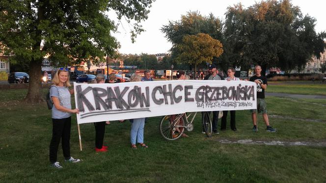 Pikietę zorganizowano przy pomniku psa Dżoka.