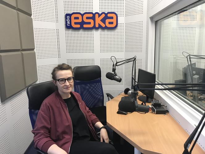 Agata Sztorc z Galerii Labirynt w studiu Radia Eska Lublin